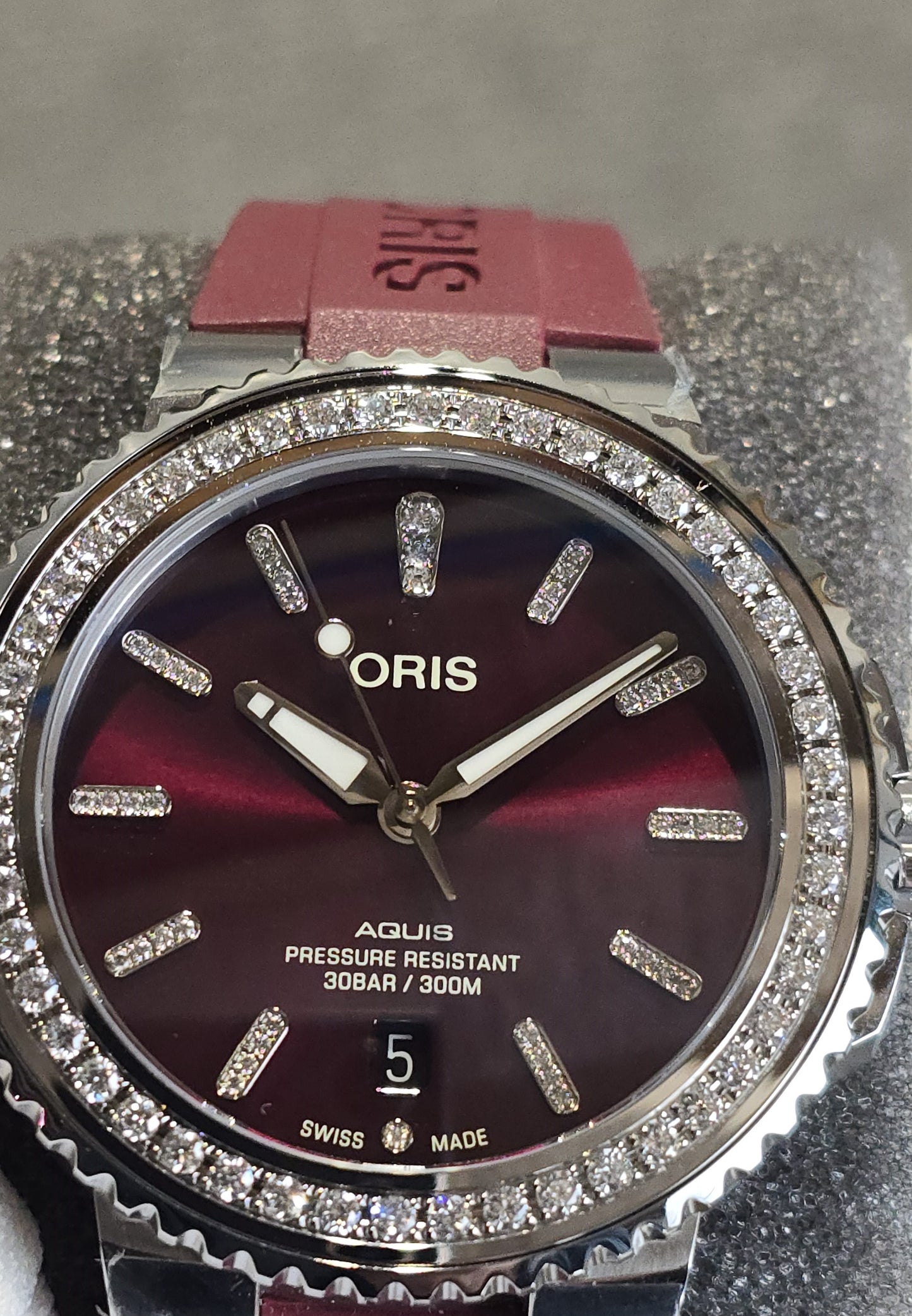 Oris Aquis Date Diamond Automatic