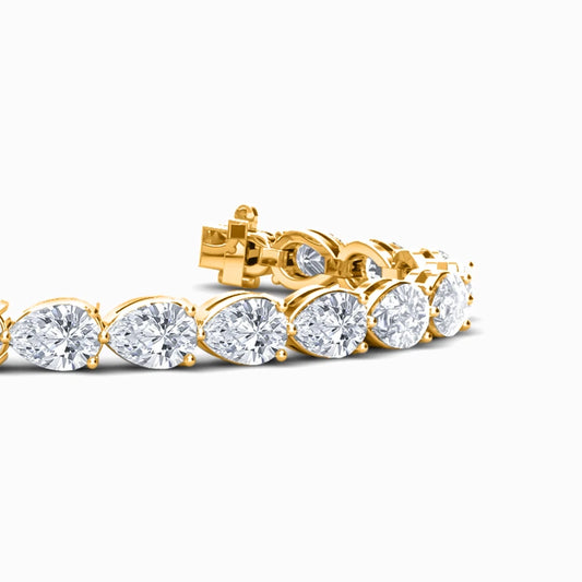 East to West Pearshape Lab Diamond Bracelet in Yellow Gold (11 Carat)