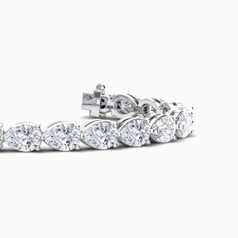 East to West Pearshape Lab Diamond Bracelet in White Gold (19 Carat)
