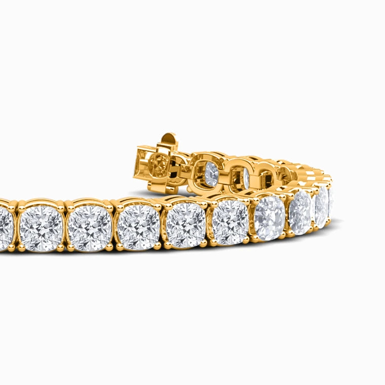 Cushion Lab Diamond Bracelet in Yellow Gold (17 Carat)