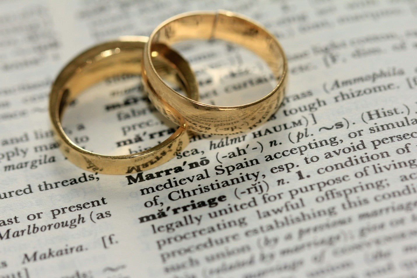 Wedding Ring Shopping Timeline: What to Do 6 Months Out, 3 Months Out, and Final Week