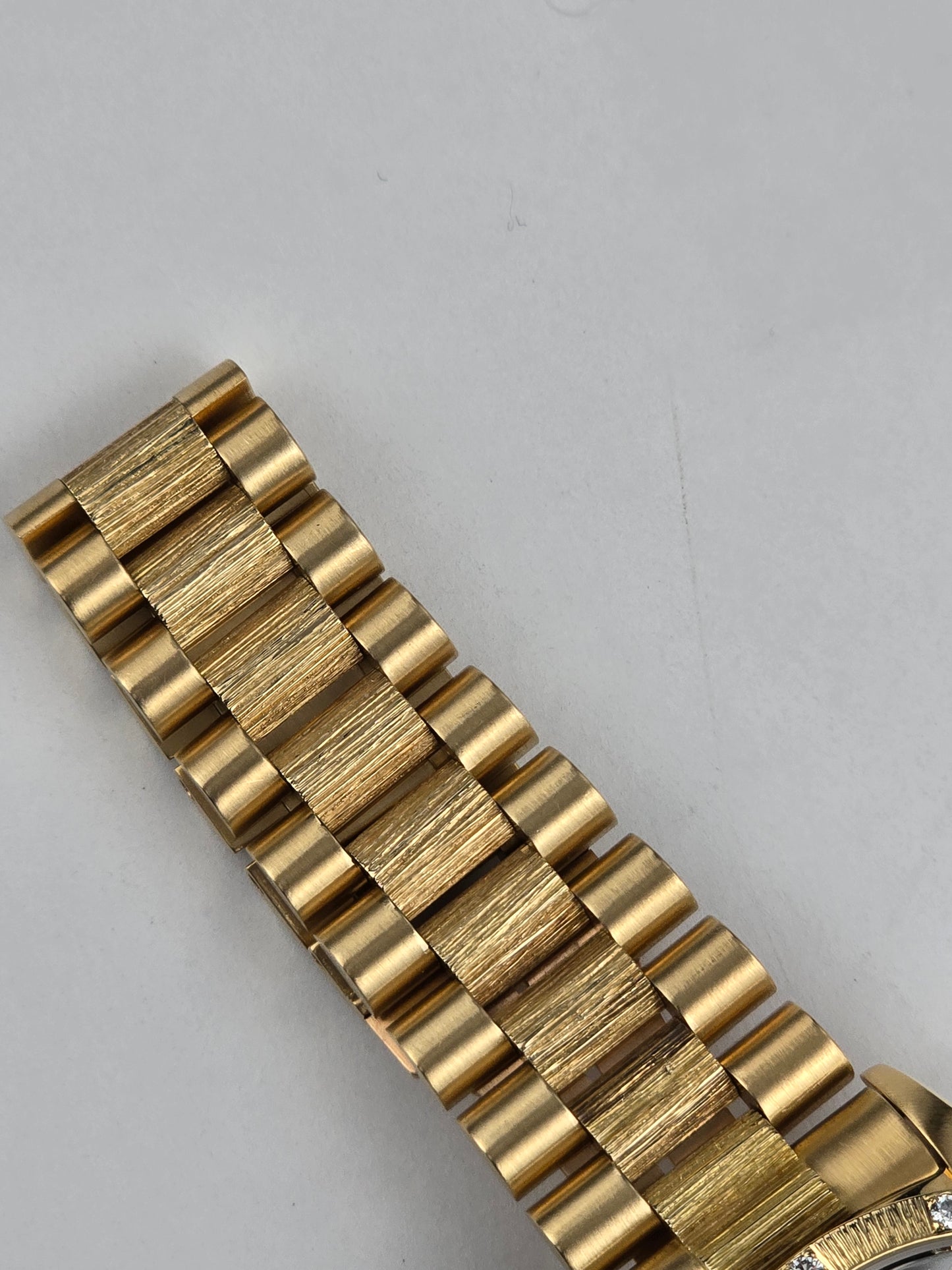36mm Gold Day-date w-Black Dial Bark-Diamond